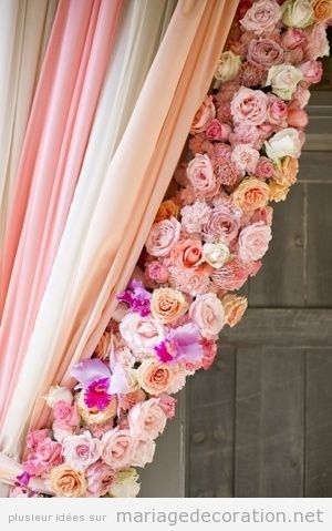 Déco mariage, rideau avec des fleurs