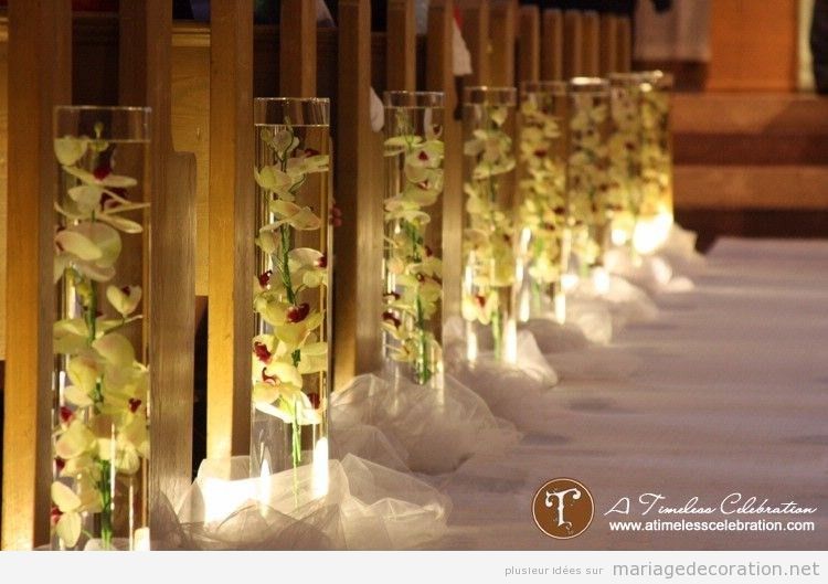 Idées pour décorer les bancs d'une église pendant un mariage