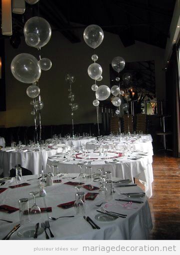 Idées décorer salle mariage avec des ballons de hélium 